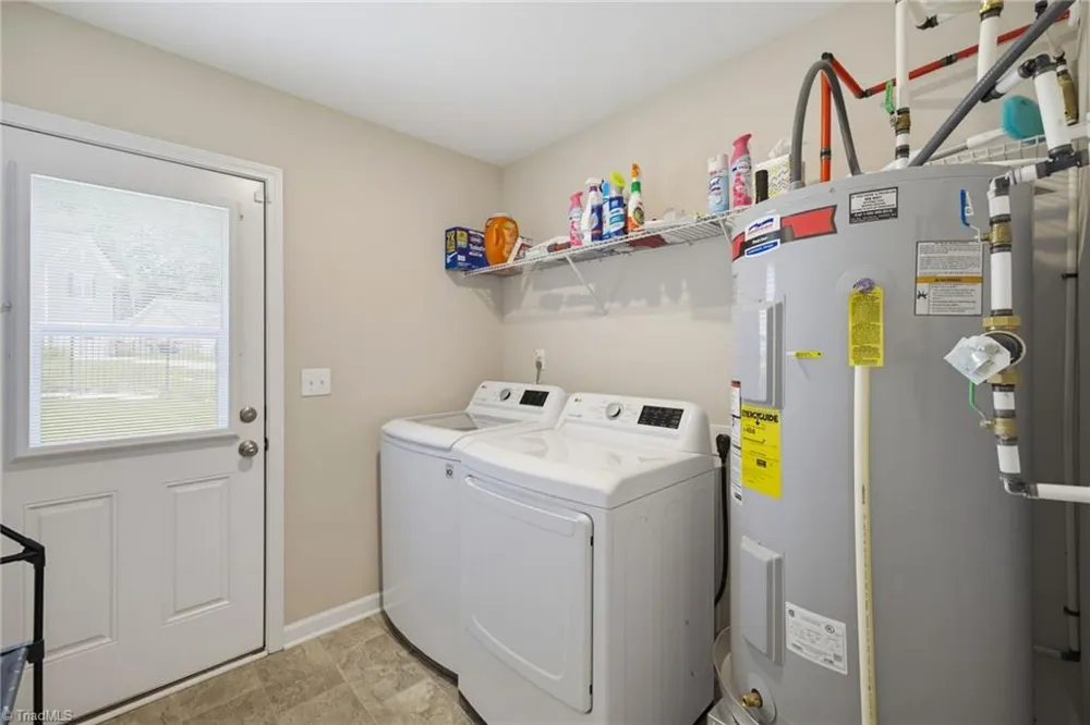 2334 Piccadilly Pines Court Winston-Salem, NC 27127