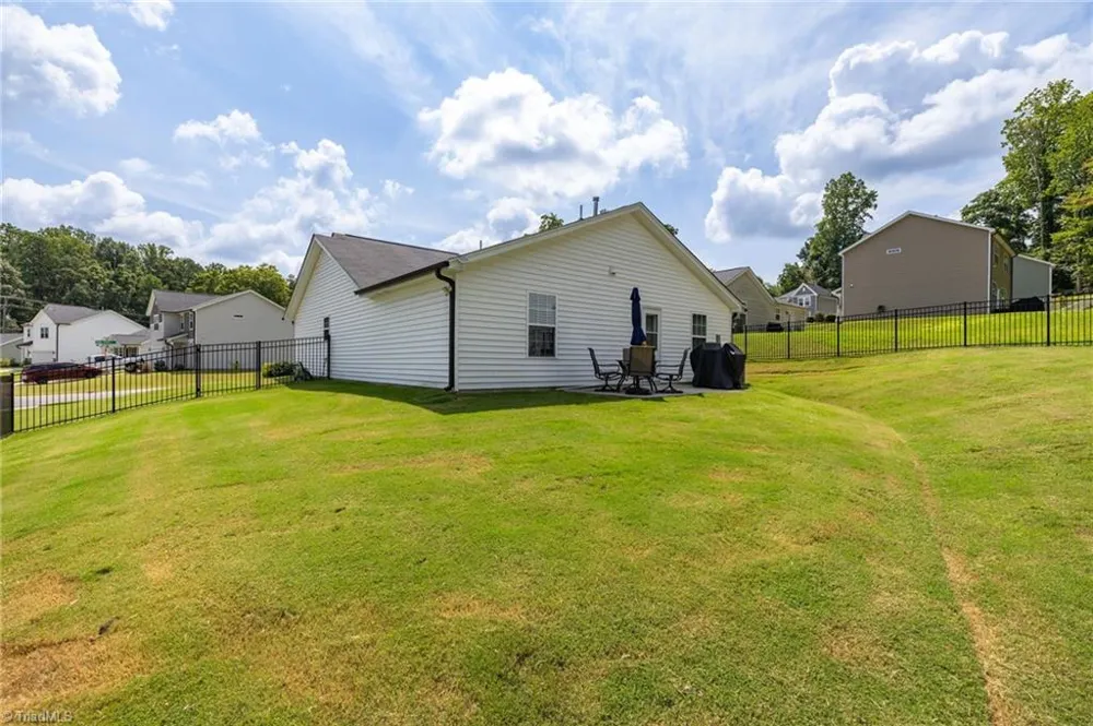 2334 Piccadilly Pines Court Winston-Salem, NC 27127