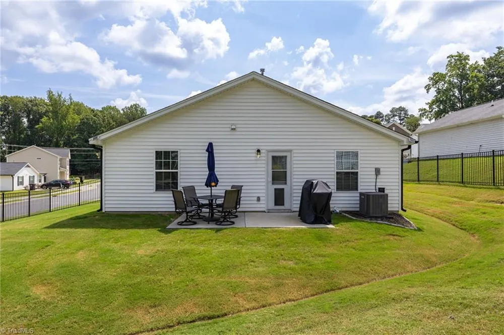 2334 Piccadilly Pines Court Winston-Salem, NC 27127