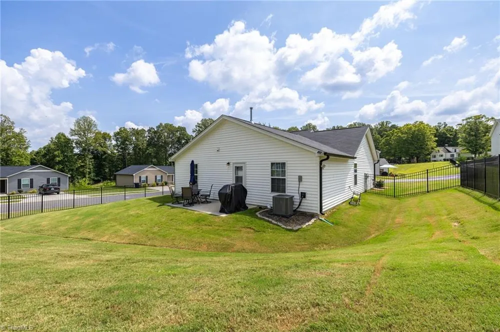 2334 Piccadilly Pines Court Winston-Salem, NC 27127