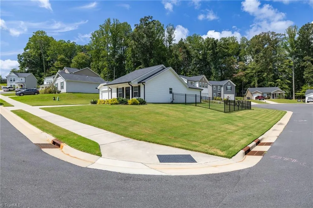 2334 Piccadilly Pines Court Winston-Salem, NC 27127