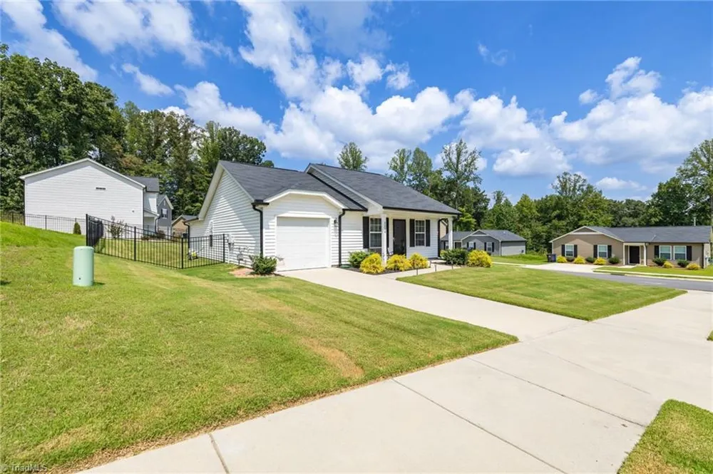 2334 Piccadilly Pines Court Winston-Salem, NC 27127