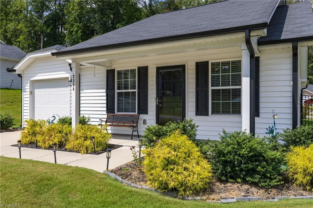 2334 Piccadilly Pines Court Winston-Salem, NC 27127