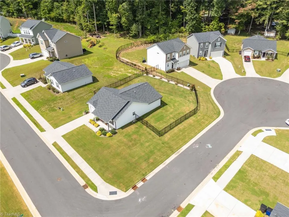 2334 Piccadilly Pines Court Winston-Salem, NC 27127