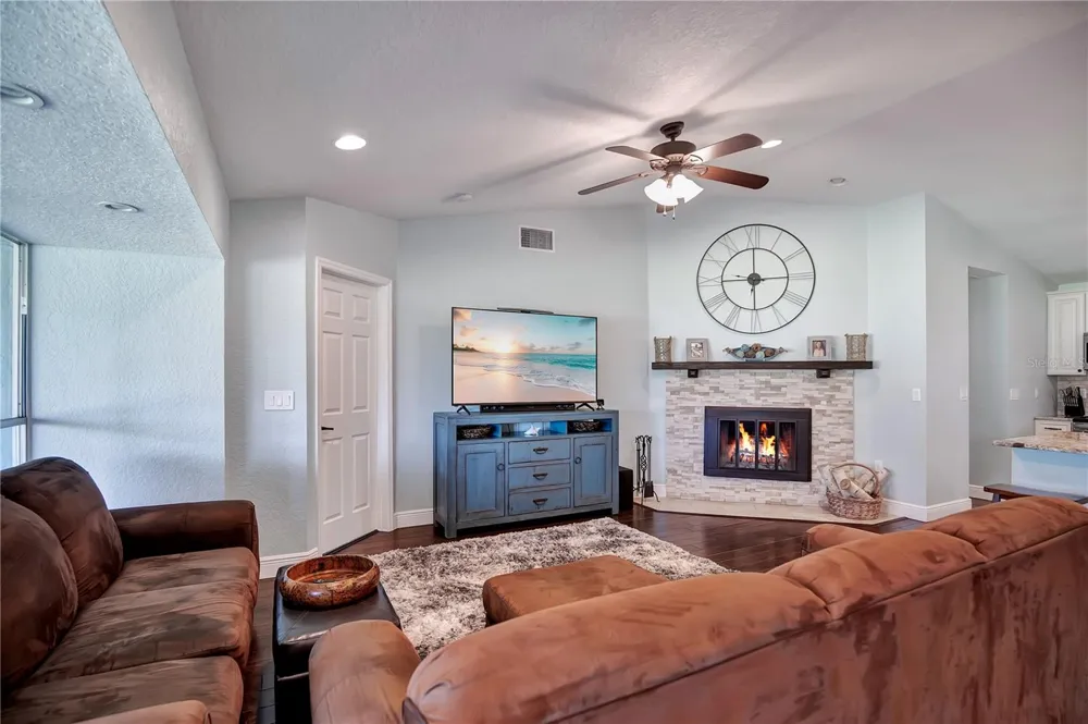 4520 BRIDGEWATER DRIVE Orlando, FL 32817