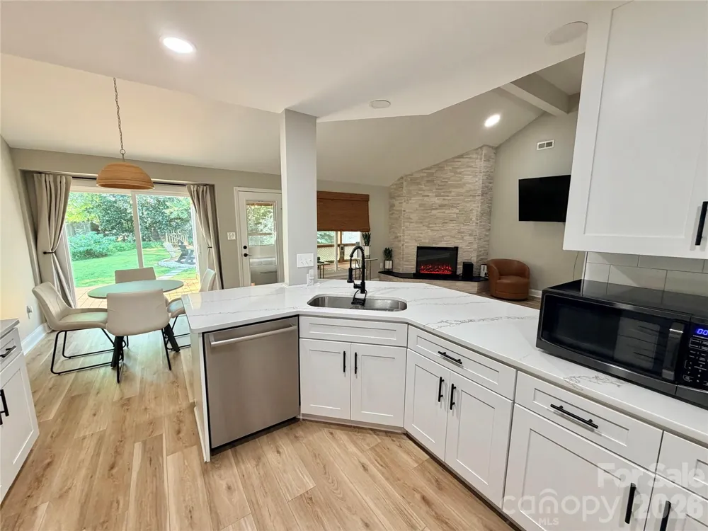 6836 Pin Oak Court Charlotte, NC 28226
