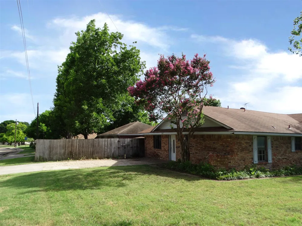 1302 Plateau Drive Duncanville, TX 75116