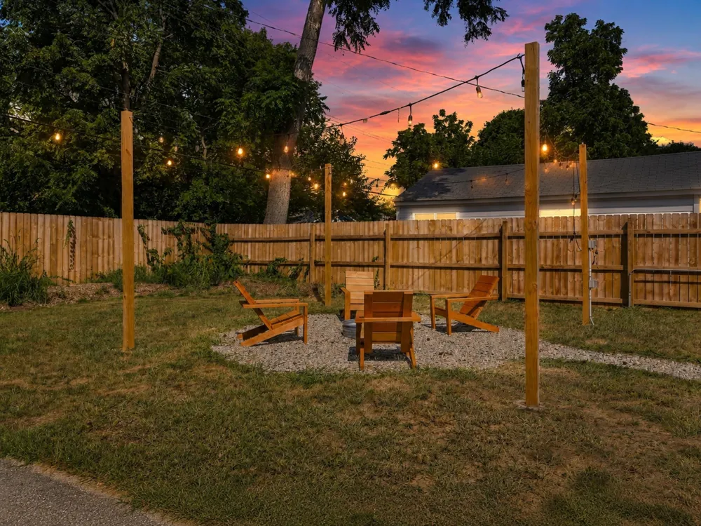 326 W Robert Avenue Hazel Park, MI 48030
