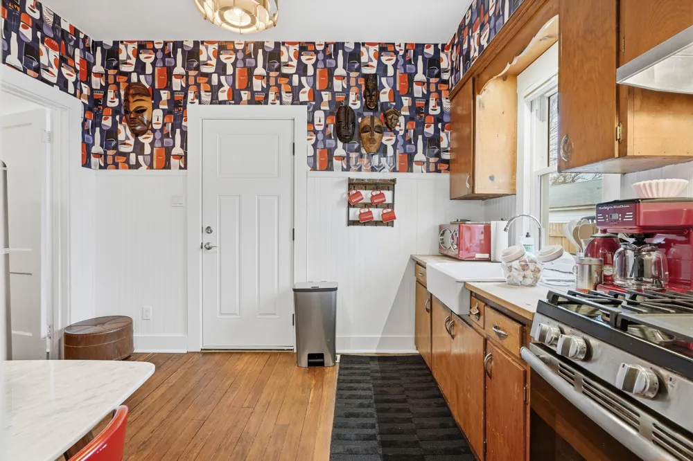 326 W Robert Avenue Hazel Park, MI 48030