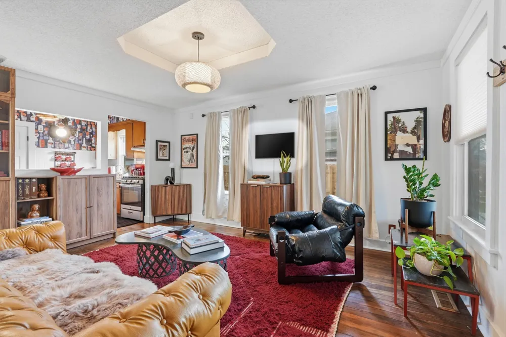 326 W Robert Avenue Hazel Park, MI 48030