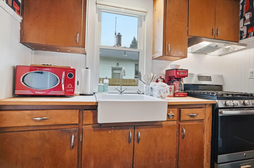 326 W Robert Avenue Hazel Park, MI 48030