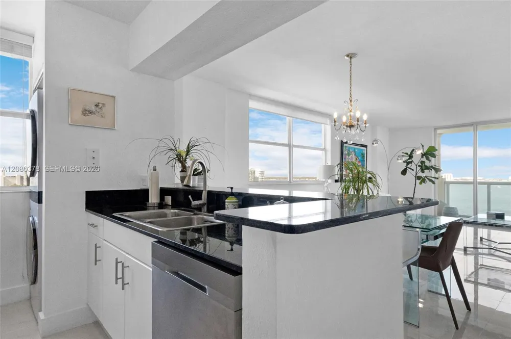 1625 Kennedy Cswy #1205G North Bay Village, FL 33141