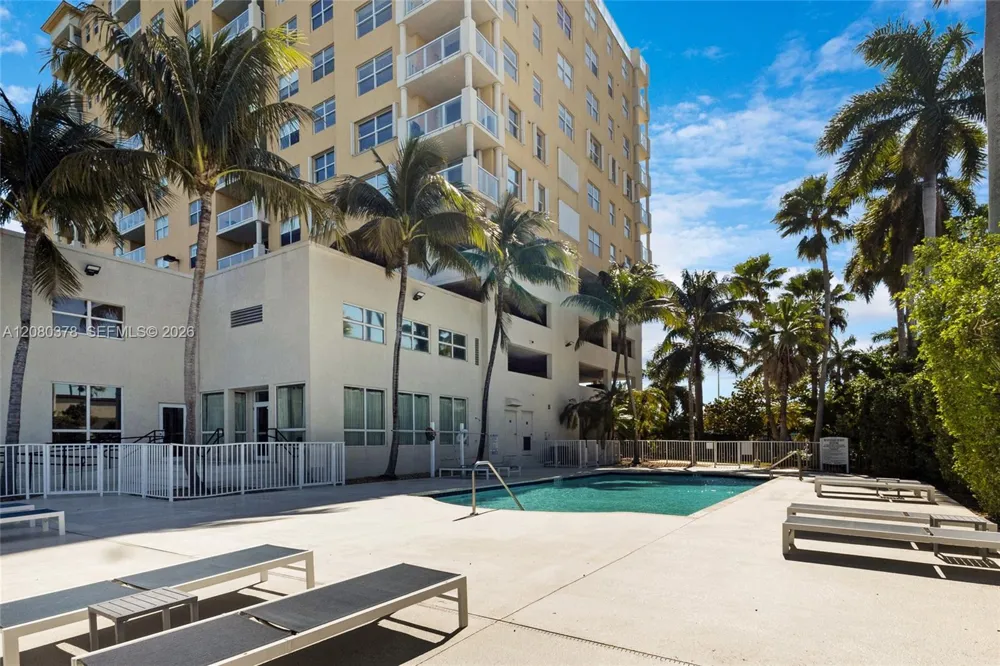 1625 Kennedy Cswy #1205G North Bay Village, FL 33141