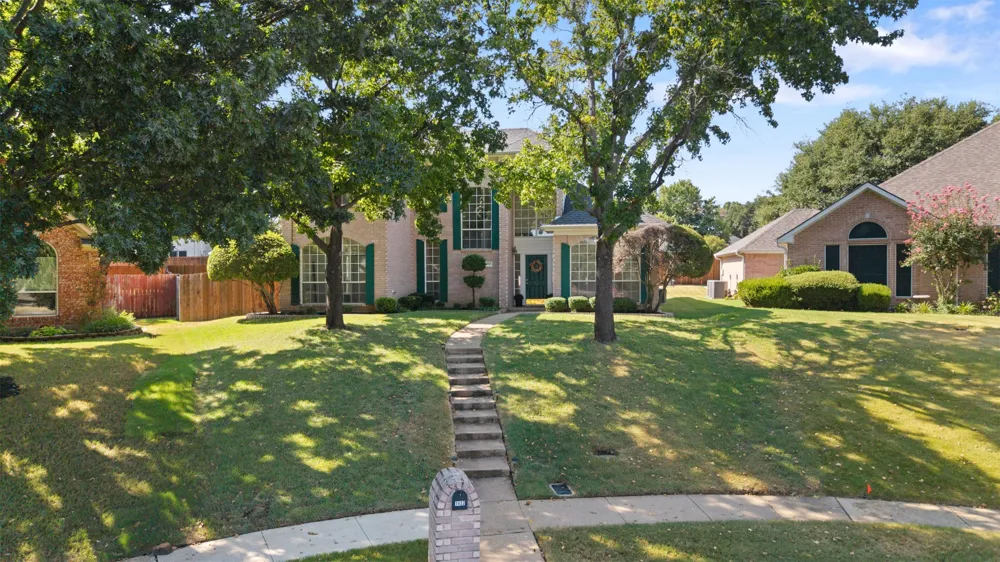 1432 Swan Court Lewisville, TX 75077