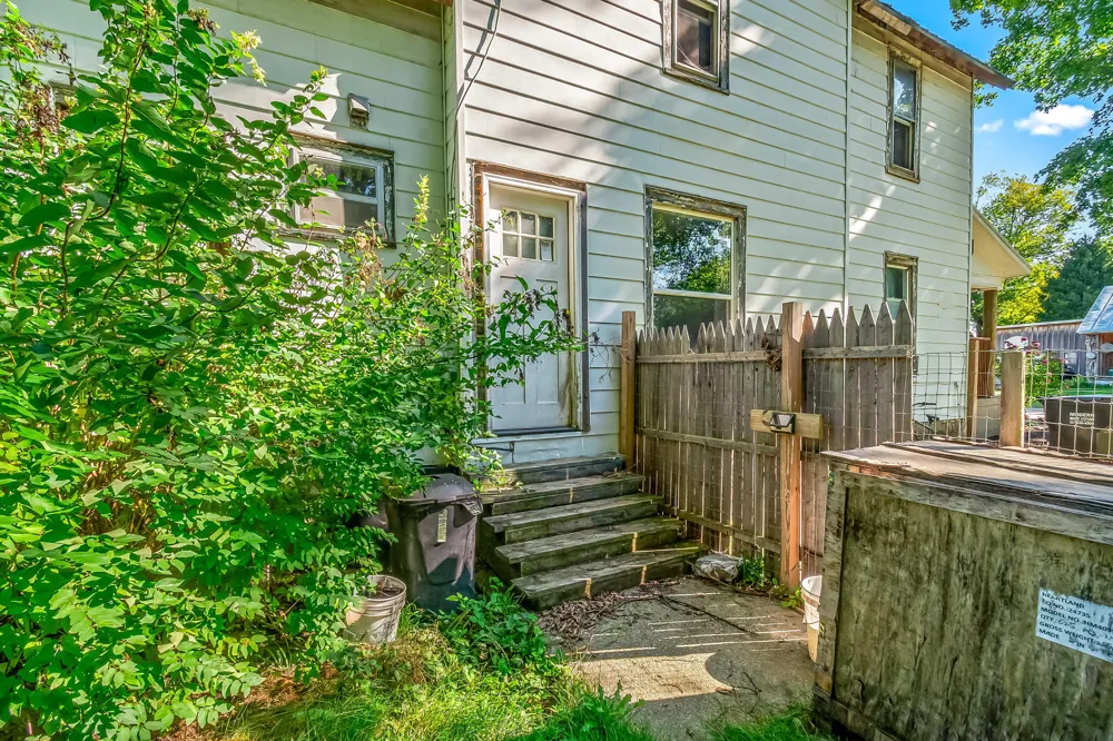 114 S Hayward Street Montgomery Village, MI 49255