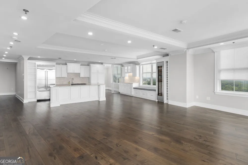 2881 Peachtree RD NE Atlanta, GA 30305