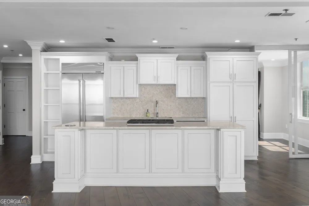 2881 Peachtree RD NE Atlanta, GA 30305