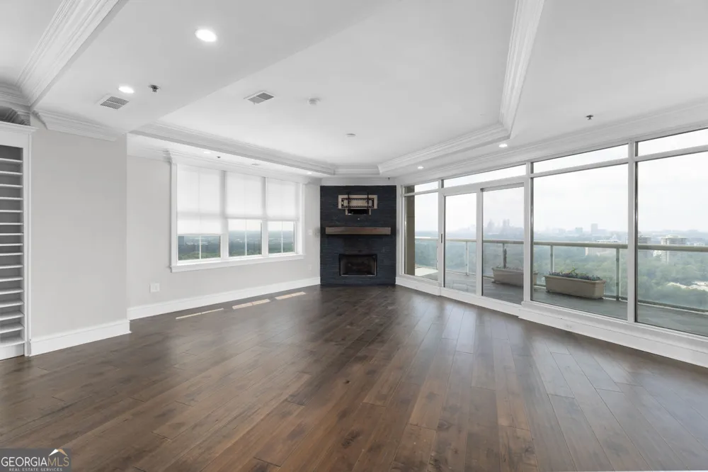 2881 Peachtree RD NE Atlanta, GA 30305