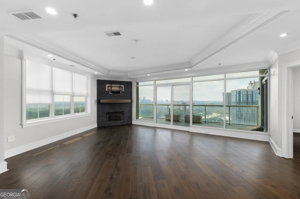 2881 Peachtree RD NE Atlanta, GA 30305