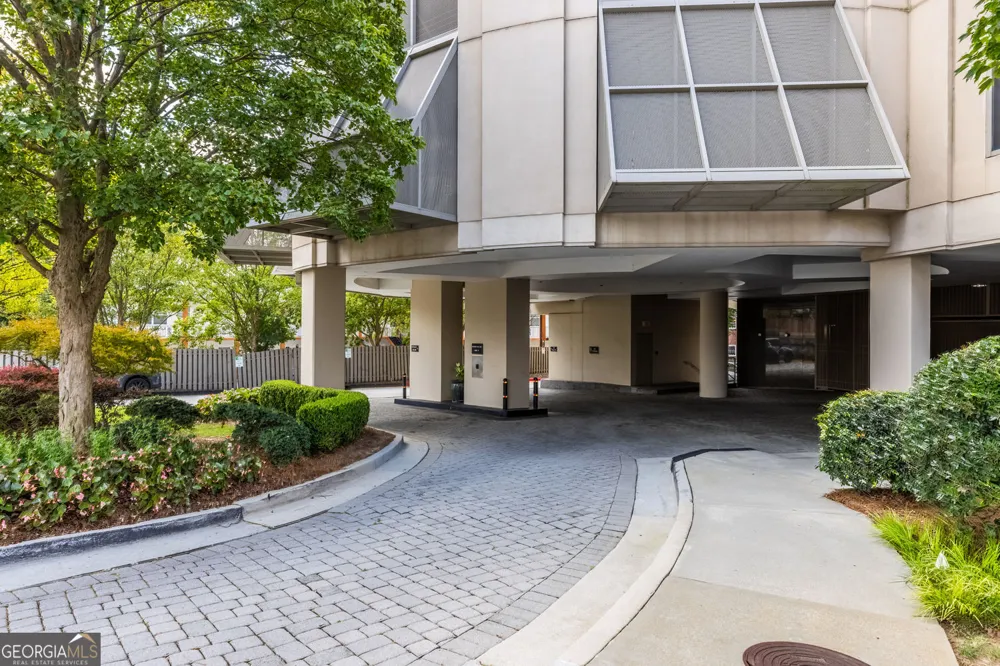 2881 Peachtree RD NE Atlanta, GA 30305