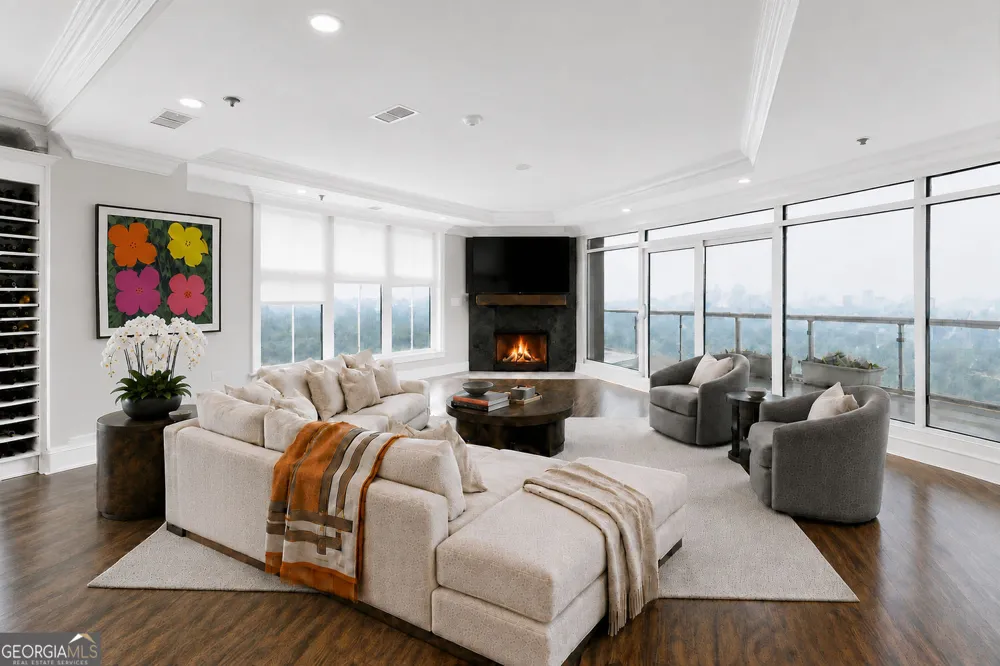 2881 Peachtree RD NE Atlanta, GA 30305
