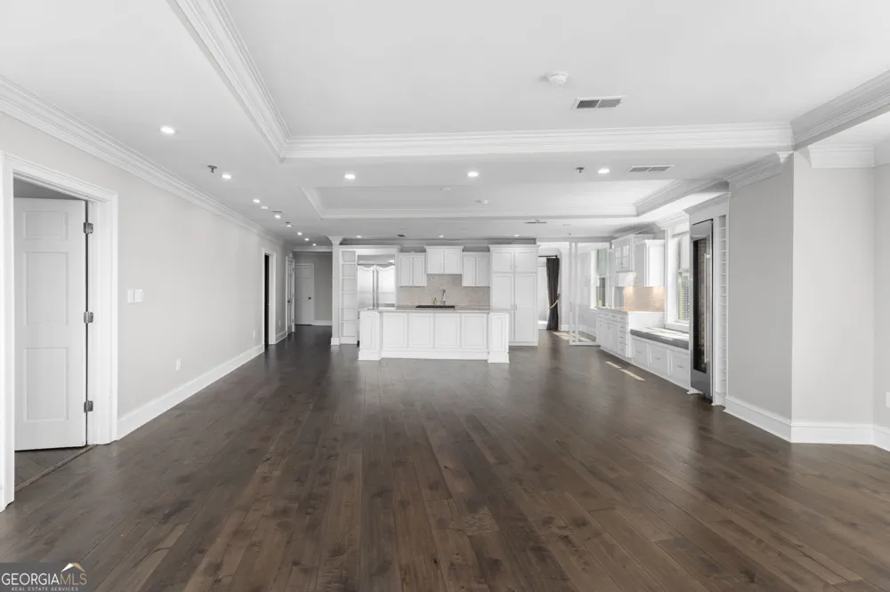2881 Peachtree RD NE Atlanta, GA 30305