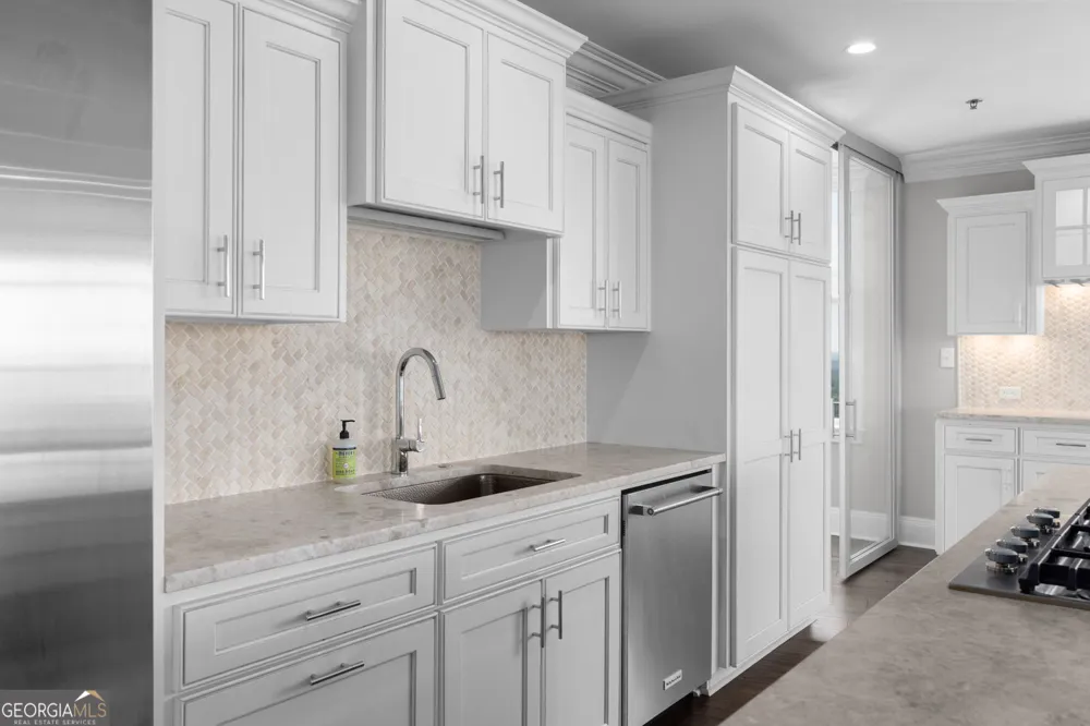 2881 Peachtree RD NE Atlanta, GA 30305