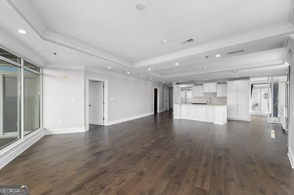 2881 Peachtree RD NE Atlanta, GA 30305