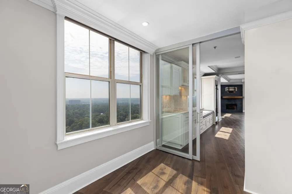 2881 Peachtree RD NE Atlanta, GA 30305