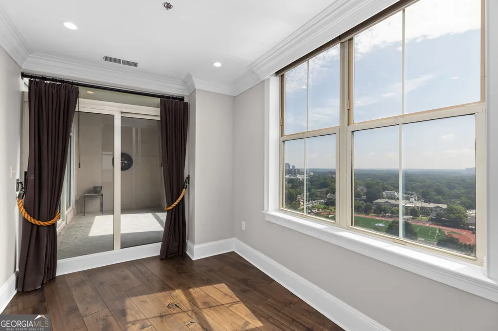 2881 Peachtree RD NE Atlanta, GA 30305