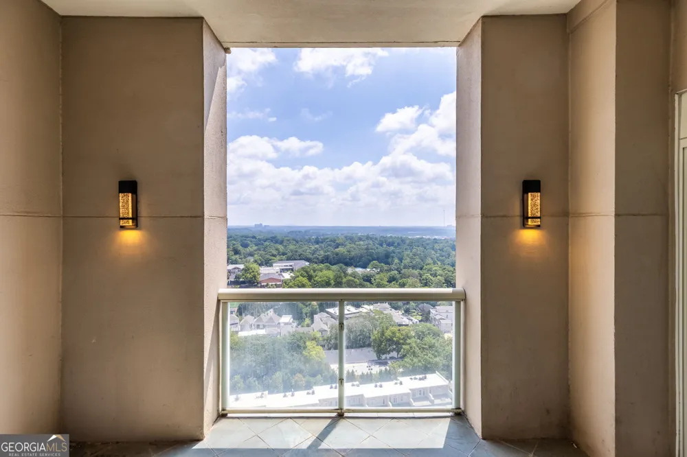 2881 Peachtree RD NE Atlanta, GA 30305