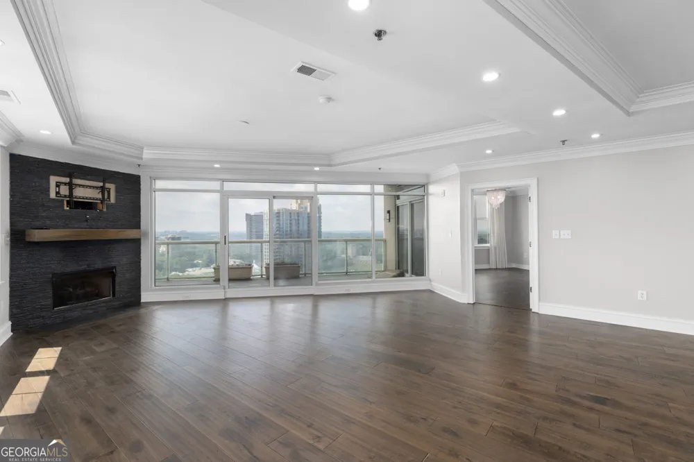 2881 Peachtree RD NE Atlanta, GA 30305
