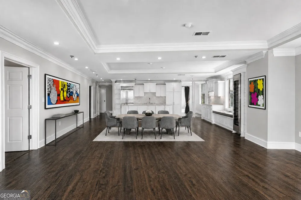 2881 Peachtree RD NE Atlanta, GA 30305