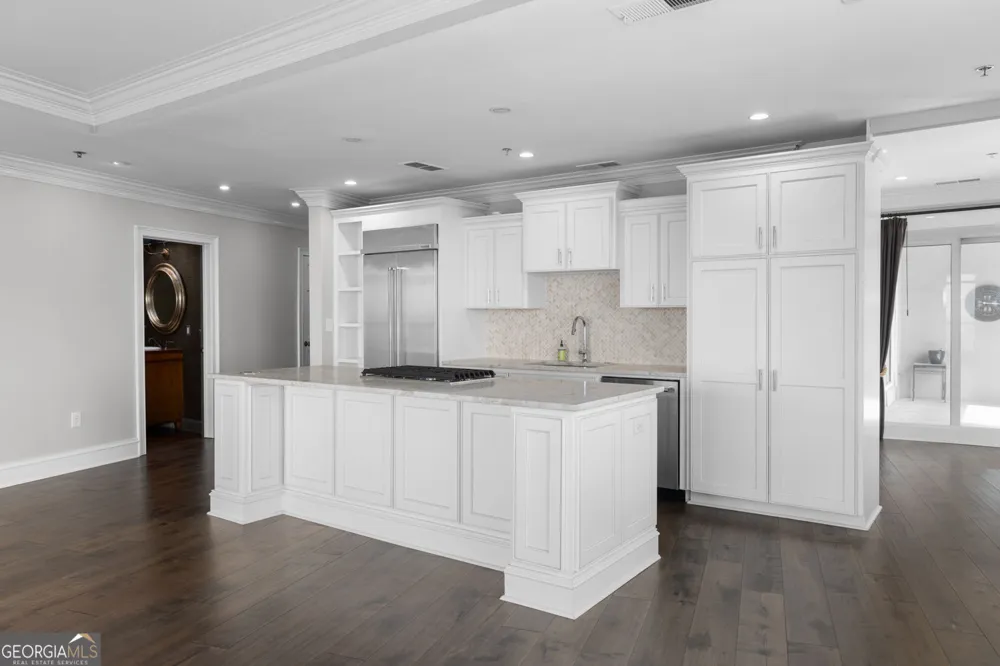 2881 Peachtree RD NE Atlanta, GA 30305