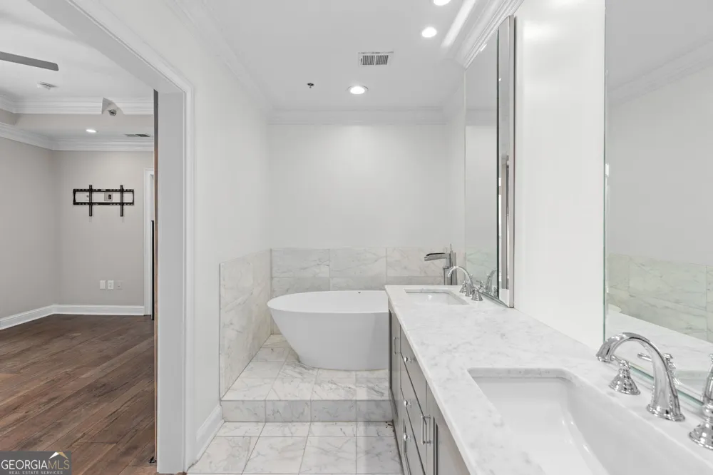 2881 Peachtree RD NE Atlanta, GA 30305