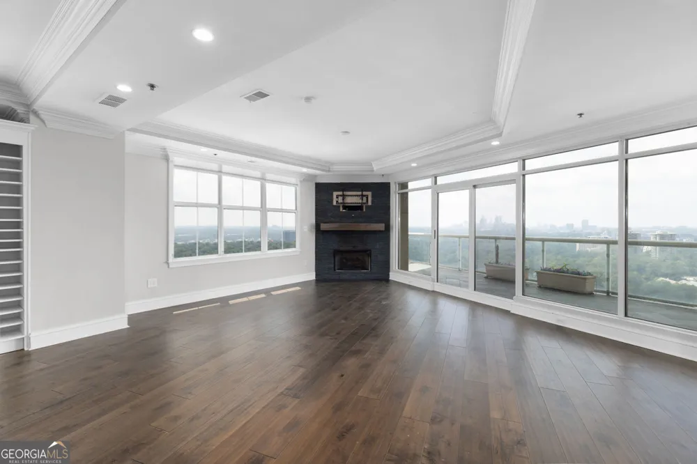 2881 Peachtree RD NE Atlanta, GA 30305
