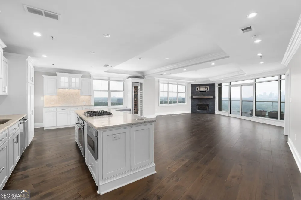 2881 Peachtree RD NE Atlanta, GA 30305
