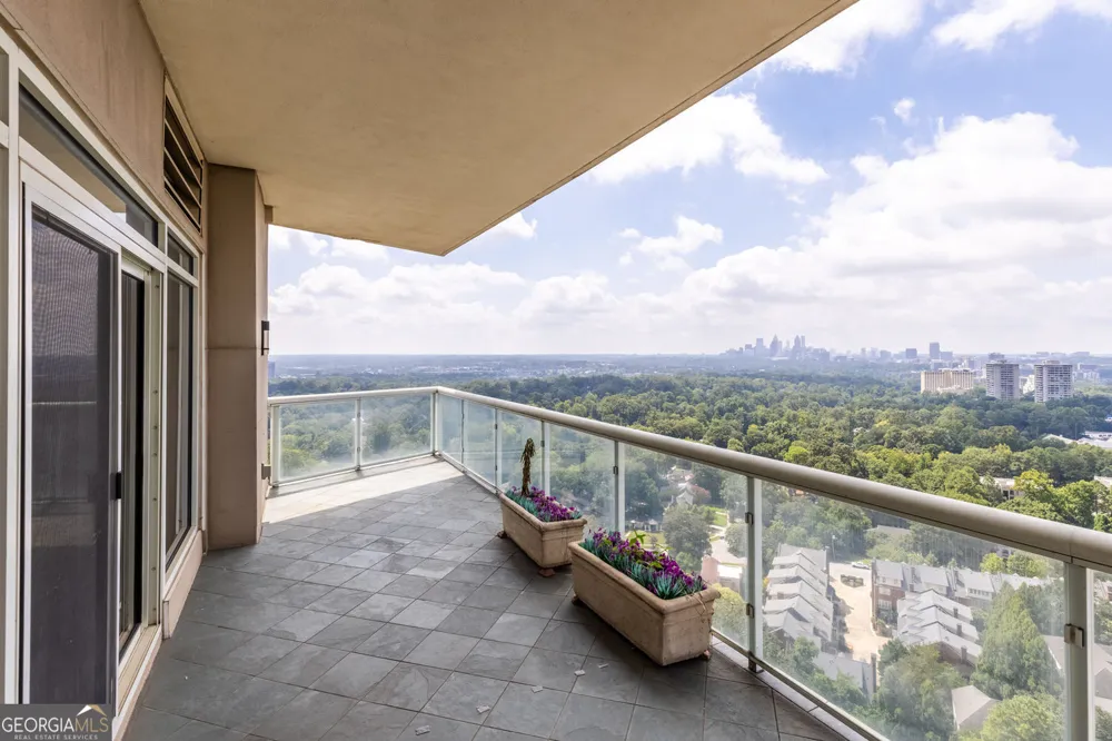 2881 Peachtree RD NE Atlanta, GA 30305