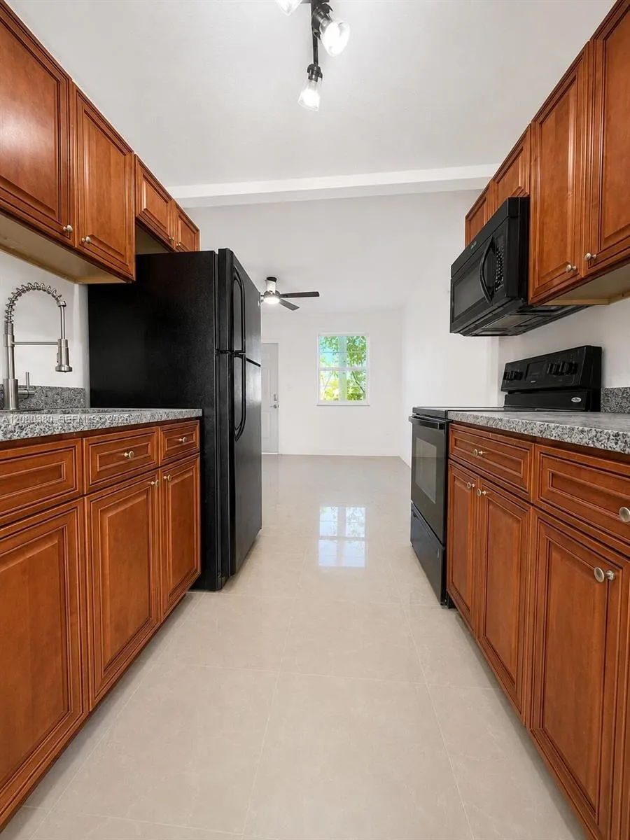 5264 NE 20th Ave Pompano Beach, FL 33064