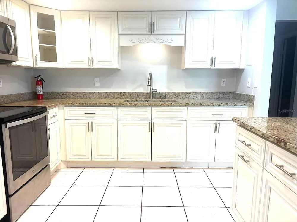 902 SAMY DRIVE Tampa, FL 33613
