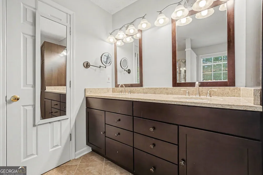 2200 Traywick Chase Alpharetta, GA 30004