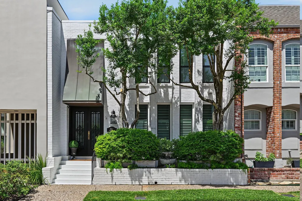 2216 Amberly Court Houston, TX 77063