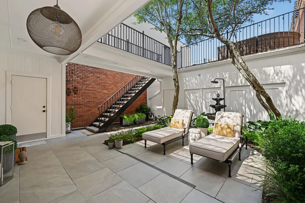 2216 Amberly Court Houston, TX 77063