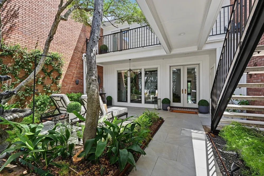 2216 Amberly Court Houston, TX 77063