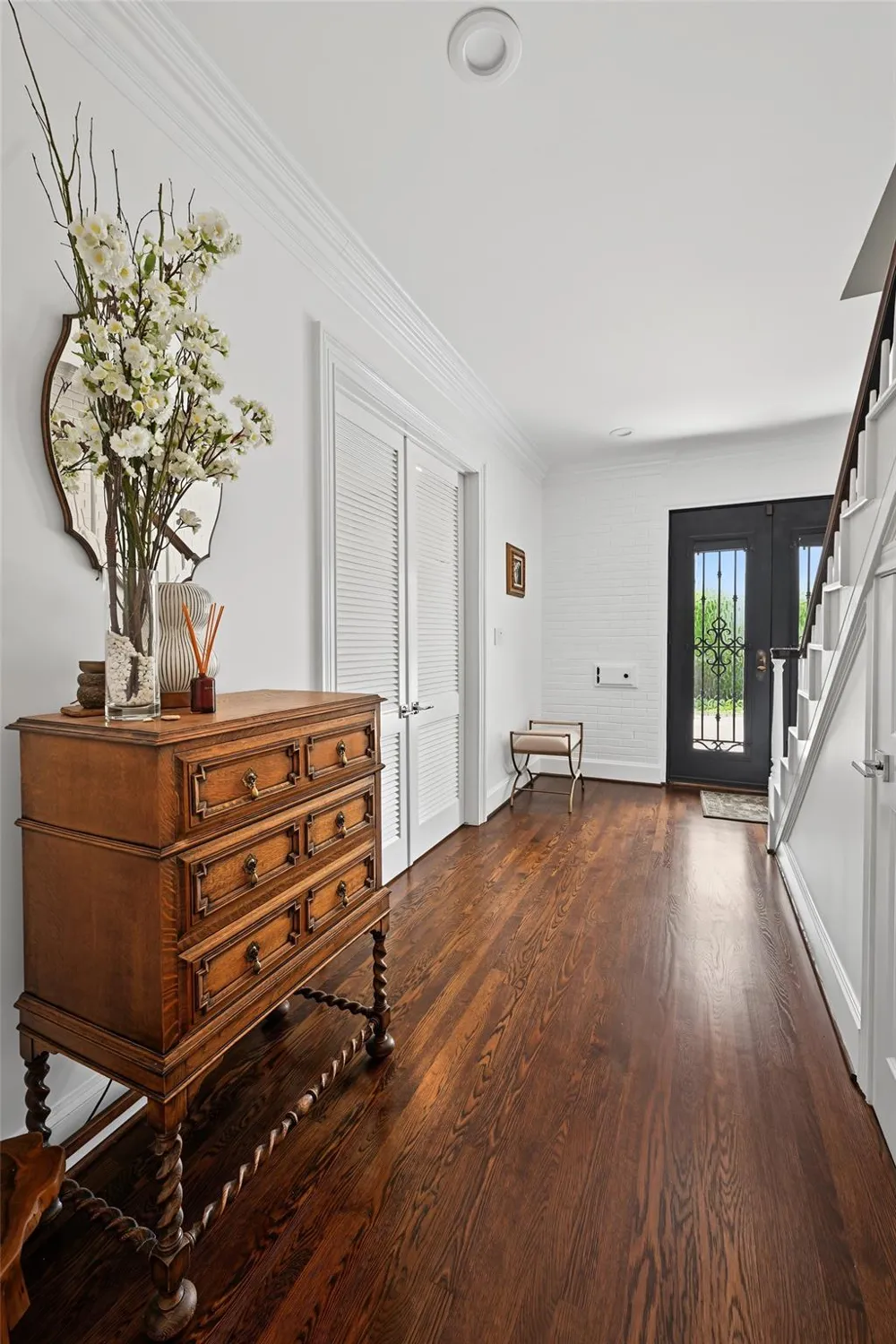 2216 Amberly Court Houston, TX 77063