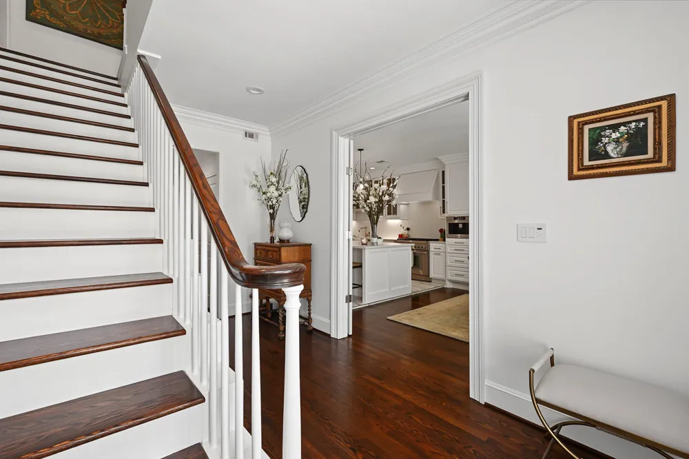 2216 Amberly Court Houston, TX 77063