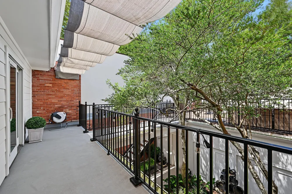 2216 Amberly Court Houston, TX 77063
