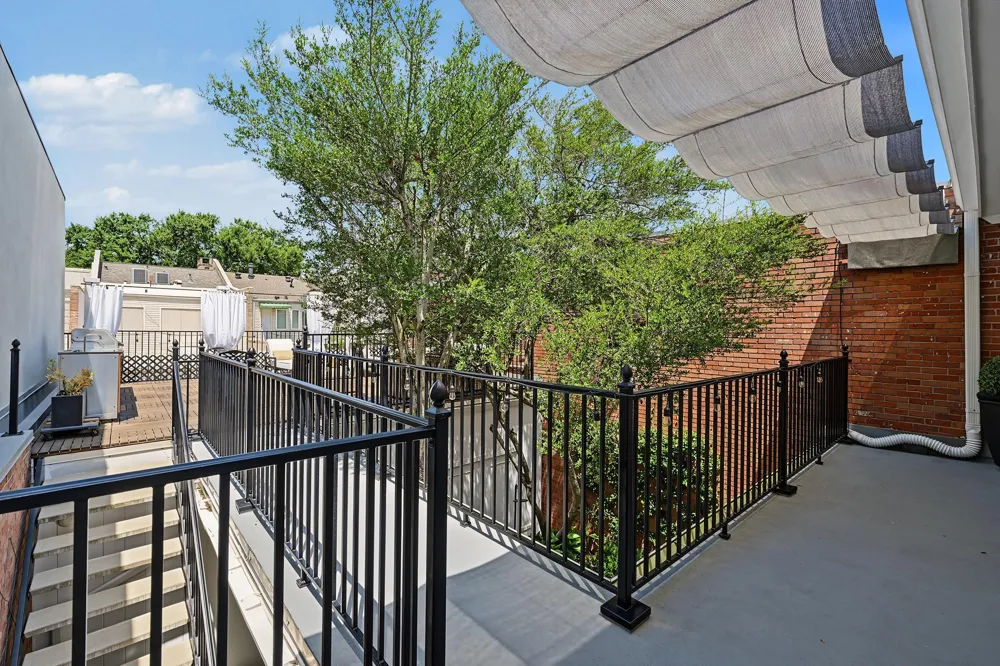 2216 Amberly Court Houston, TX 77063