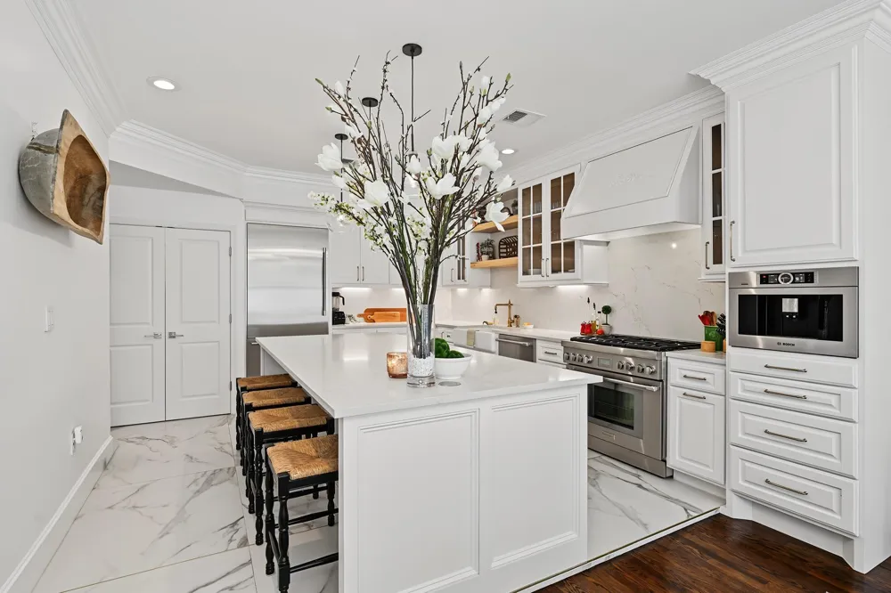 2216 Amberly Court Houston, TX 77063