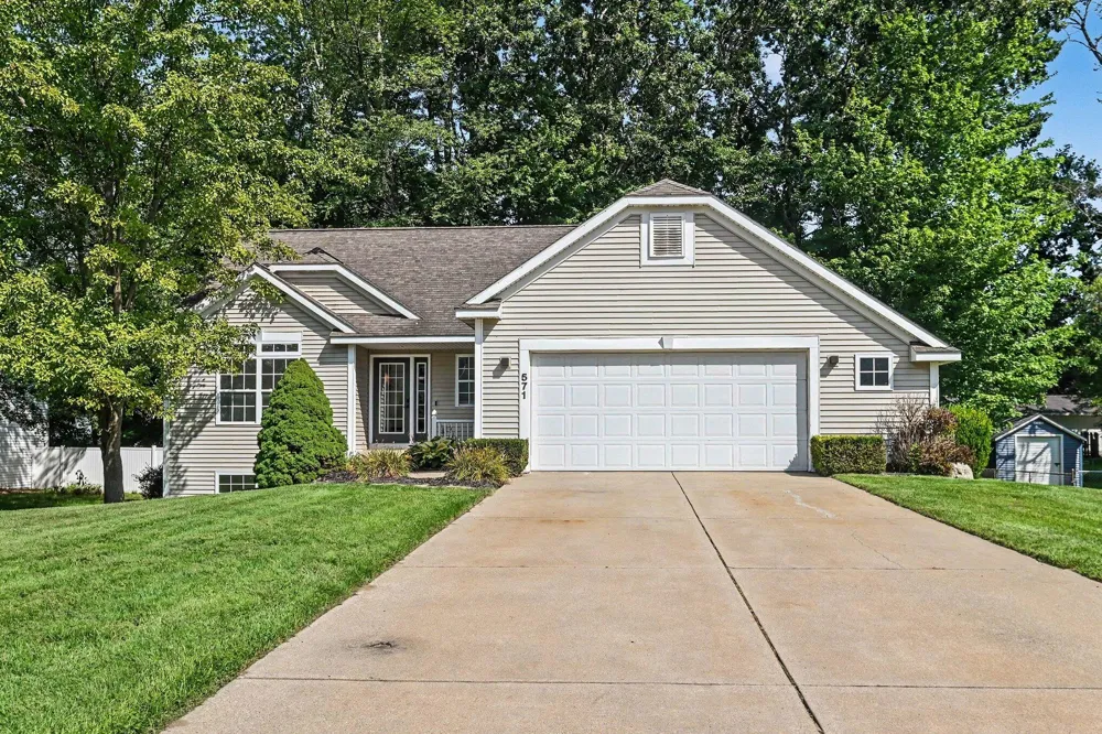 571 Pine Water Way Holland, MI 49424